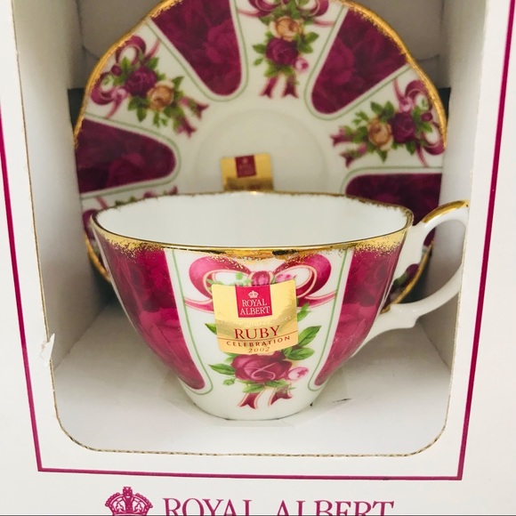 Royal Albert Old County Roses Ruby Celebration Teacup and Saucers - Picture 4 of 13